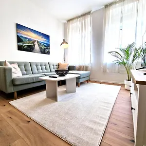 https://happy-side-sm00th-landhaustil-wlan.bestleipzighotels.com