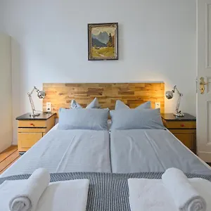 https://courtyard-apartment-lideli.find-berlin-hotels.com