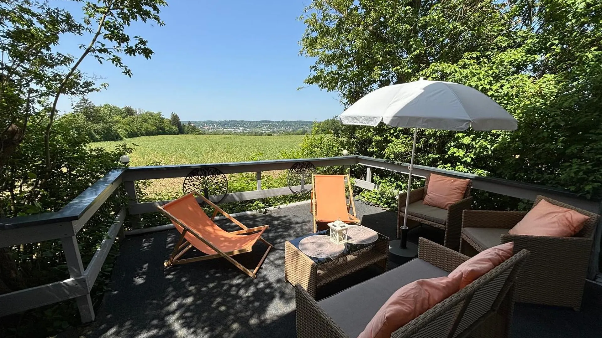 Haus Sonnenblick- Apartments Starnberg Guest house