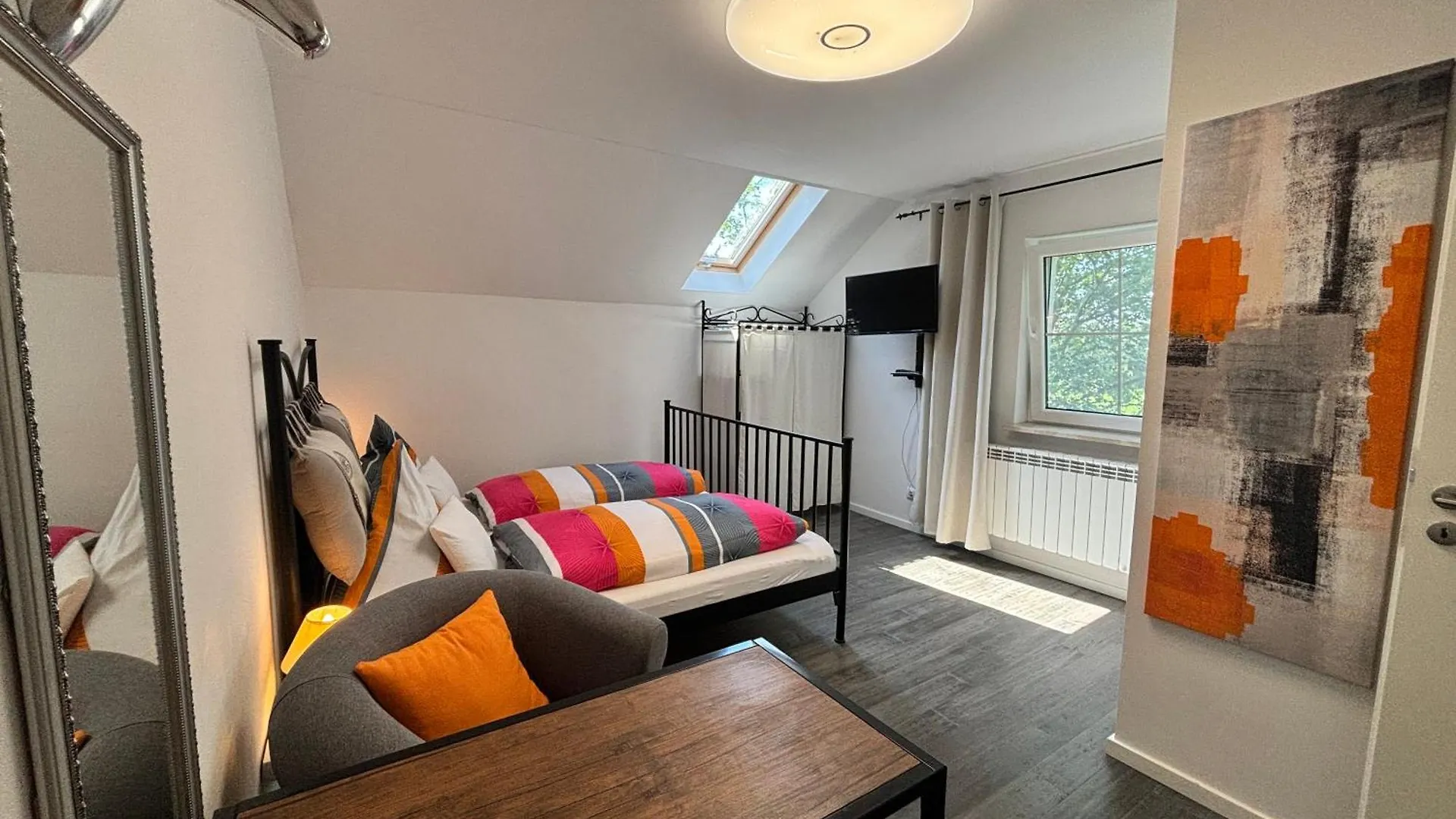 Haus Sonnenblick- Apartments Starnberg Guest house
